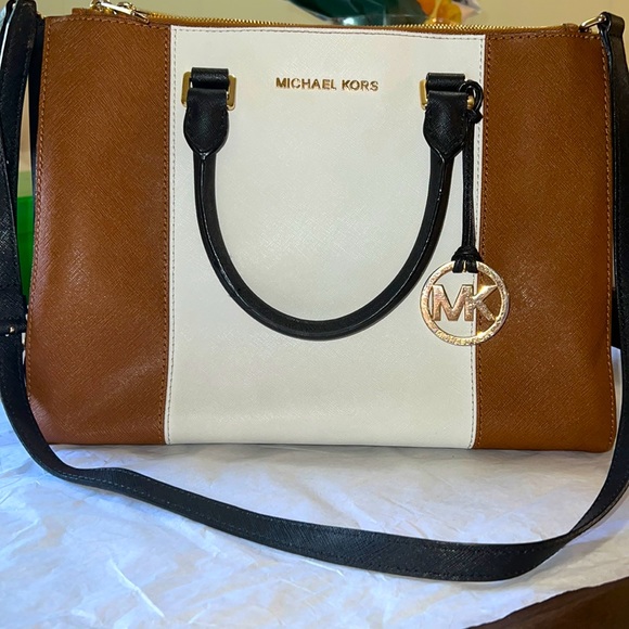 Handbags - Lowest price ever| 🎈Michael Kors